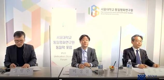 "김일성·정일 초상 없애고…북, 당대회에 정상국가 열망 반영"