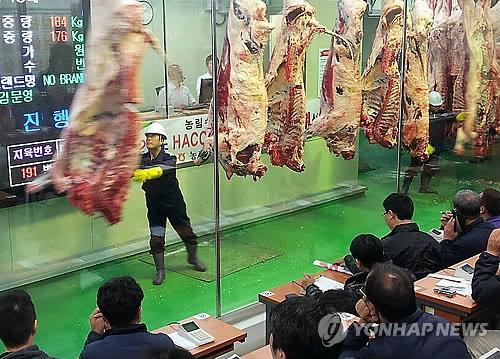 '전국 최대' 농협 음성축산물공판장 재가동…"공급 차질 없어"