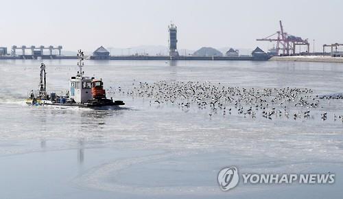 경인 아라뱃길 수질 개선하고 운송 대신 문화관광 기능 확대