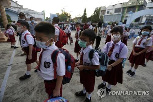 "히잡 쓰든, 안쓰든 자유"…인니, 교내 종교 복장 강요 금지