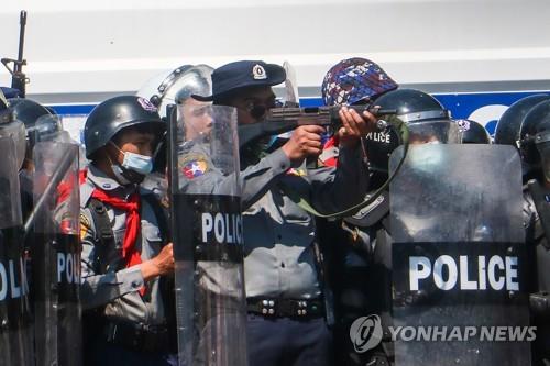 미얀마 군부 폭력 SNS로 알렸다…사진·동영상 '실시간 고발'