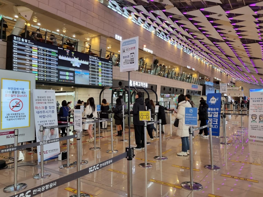 한산한 서울역·터미널·공항…'나홀로 귀성' 많아