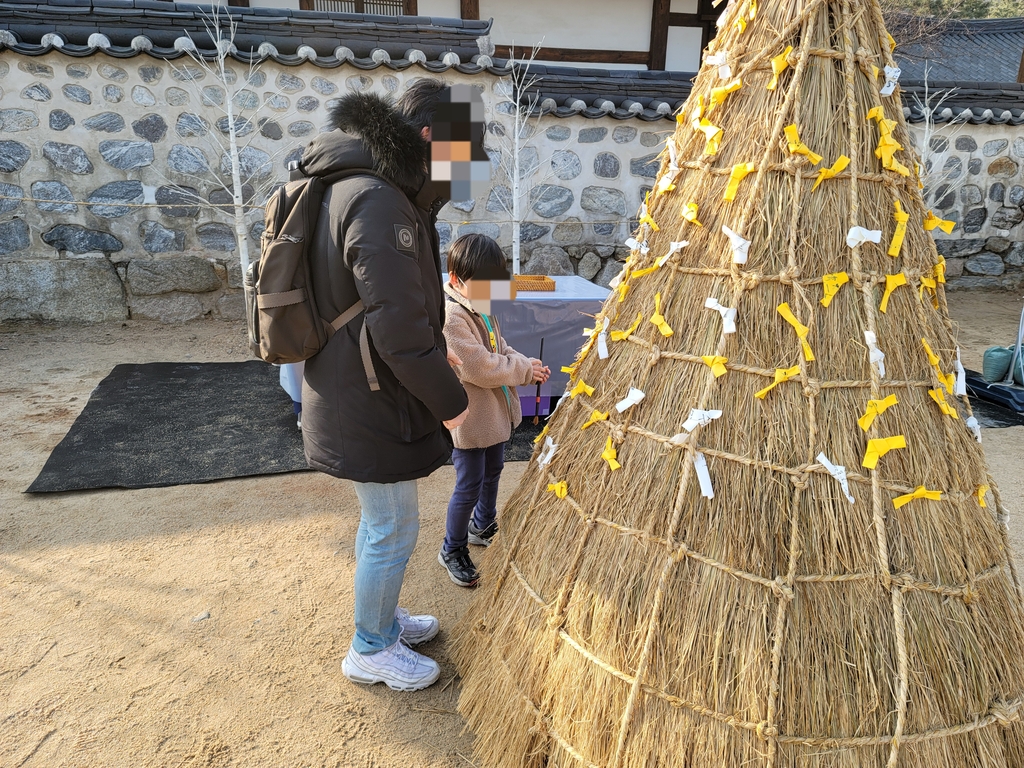 '길 위에 차린 설 차례상'…서울 곳곳 시민사회단체 합동 차례