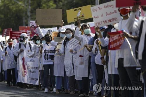 "즉각 복귀·코로나 확산"압박에도 미얀마 연일 쿠데타 규탄시위