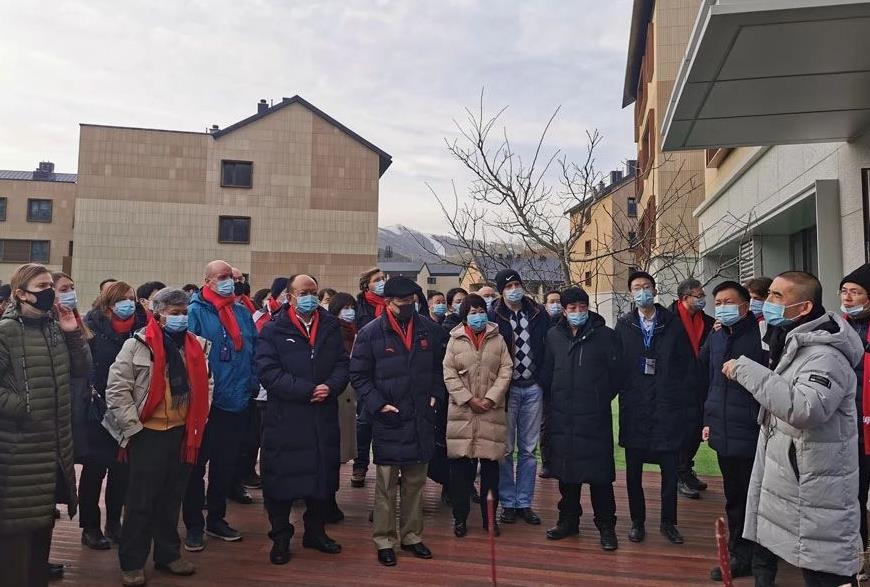 주중 외교사절 현장 데려간 중국 "반드시 올림픽한다"