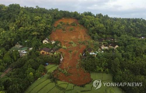 인도네시아 동부 자바 폭우 산사태로 2명 사망·16명 실종