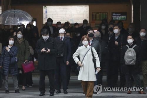 日코로나 신규확진 석달만에 1천명 미만…내일 백신접종