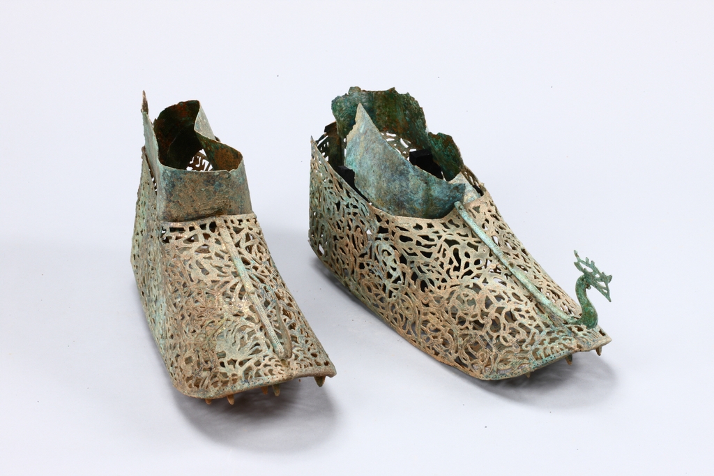 5세기 백제 금동신발 2건 보물된다…삼국시대 신발유물로는 처음