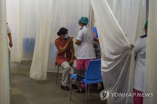 인도서도 남아공·브라질 변이 발견…백신 접종소 대폭 확대