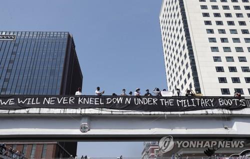 "군부에 위축됐다고?"…미얀마 시위대, 쿠데타 이후 최대 규모(종합)