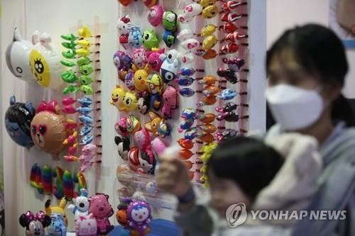 '자유롭게 살고 싶다'…젊은 공무원 66% "꼭 결혼할 필요 없어"