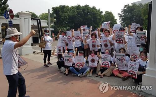 인도네시아 보험사에 450억 묶인 교민들, 한국 금감원 앞 집회