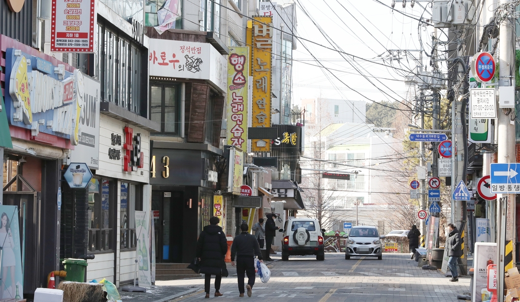 신학기 코앞인데, 식당도 원룸도 텅텅…찬바람 쌩쌩부는 대학촌