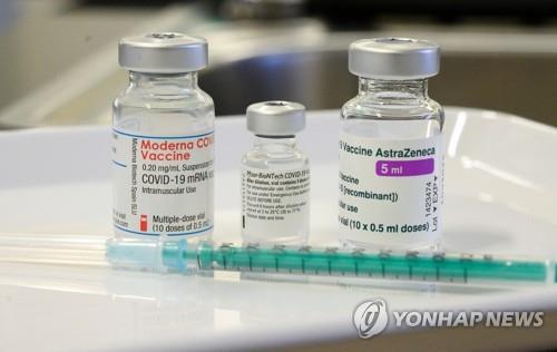미 CDC "코로나19 백신 접종 뒤 심각한 부작용은 드물어"