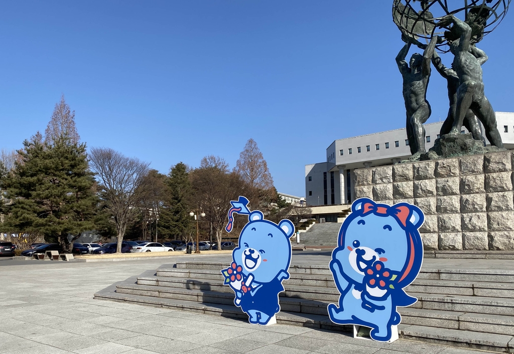 "학사모 던지고 싶었는데"…랜선 졸업에 "남 일 보는 기분"