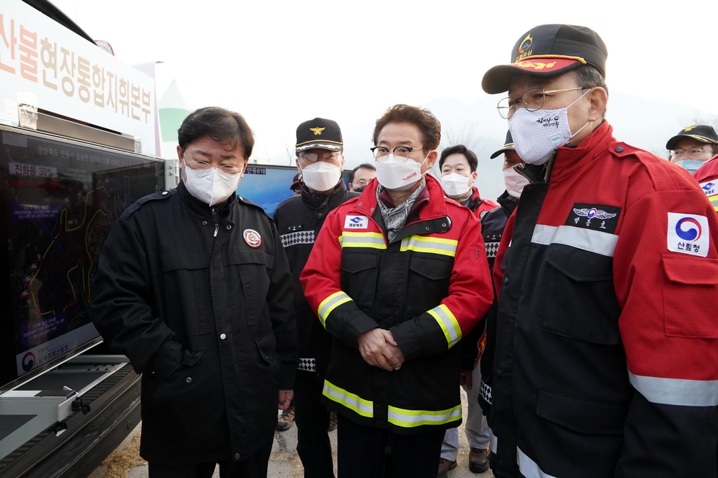 전국 5곳 동시다발 산불…산림청, 헬기 74대 동원 총력 대응