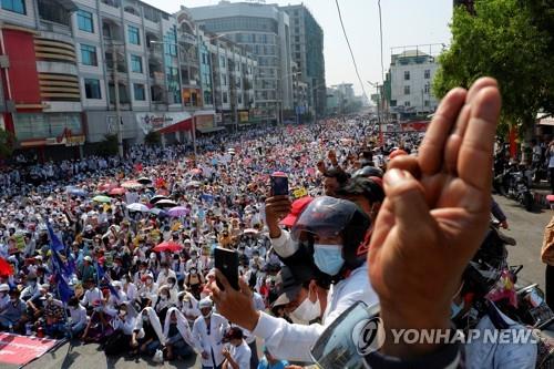 미얀마 '22222 총파업'…유혈진압 경고에도 수백만명 거리로(종합2보)