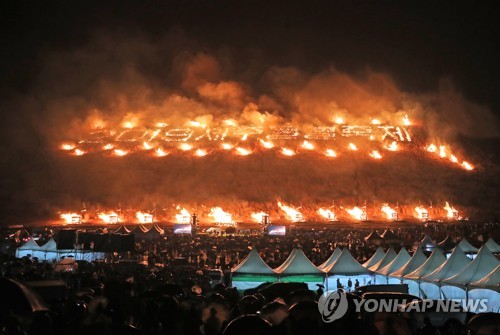 "꽃은 피었지만, 오시면 안돼요"…올해도 봄축제 줄줄이 취소