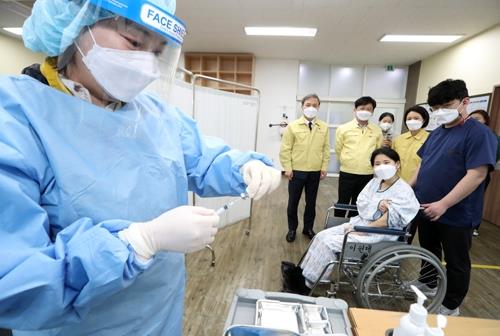 군산시, 코로나19 확진자 2명 발생 마을 이동제한 조치