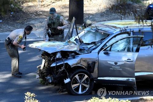 우즈, 오른 다리에 철심 박고 나사·핀 고정…"깨어나 회복 중"(종합)