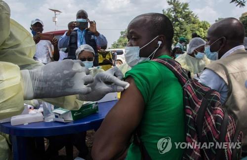 서아프리카 기니 에볼라 백신 접종 시작