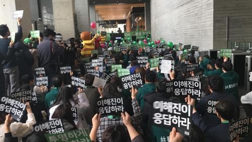 네이버 "업계 최고 수준 보상 노력"…노조 "성과급 공개부터"(종합)