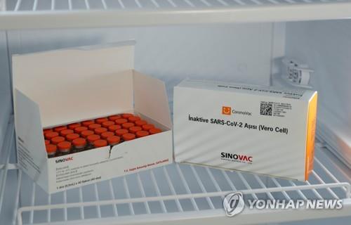 필리핀, 중국이 선물한 백신 내주 접종…특권층 밀수 논란도