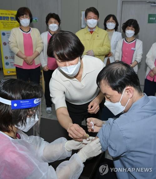 [백신접종] "일상이라는 기차역 가는 유일한 수단이 백신"