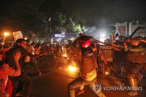 '정부 비판' 방글라 작가 수감 9개월만에 사망…항의 시위 발생