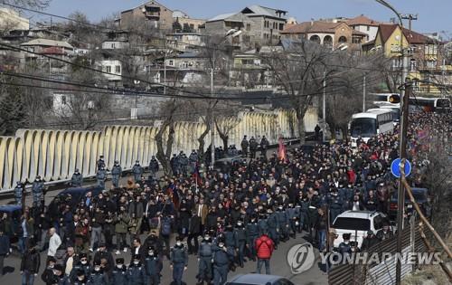 아르메니아 총리-군부 갈등 심화…총리-대통령 대결로 확대(종합)