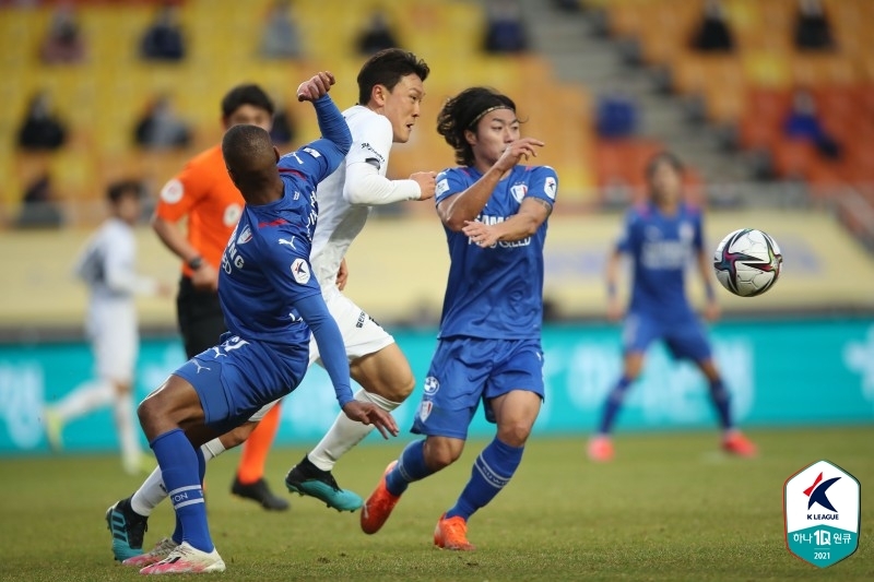 '송민규 역전 결승골' 포항, 안방서 인천 2-1로 제압(종합)