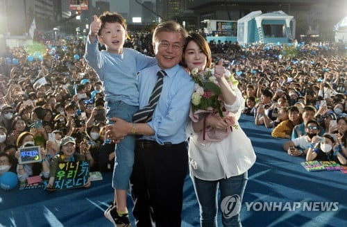 문 대통령 딸 다혜 씨, `특혜 진료 주장` 곽상도 의원 고소