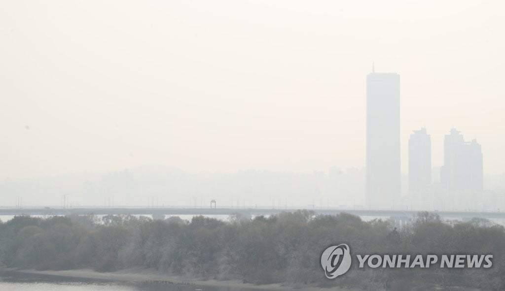 설연휴 초미세먼지 농도 전 권역 `나쁨`…일요일까지