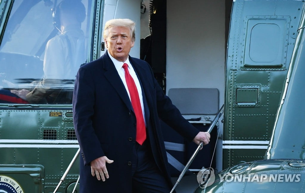 트럼프 변호인단 "못하겠다"…탄핵심판 앞두고 5명 전원 사퇴