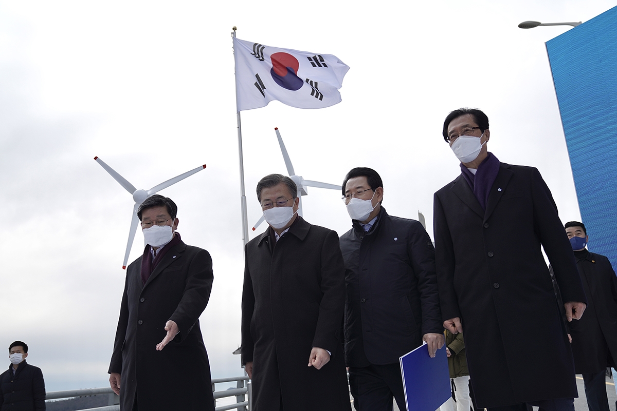 문 대통령, 설 연휴 국민들과 카톡 영상통화…"직접 소통"