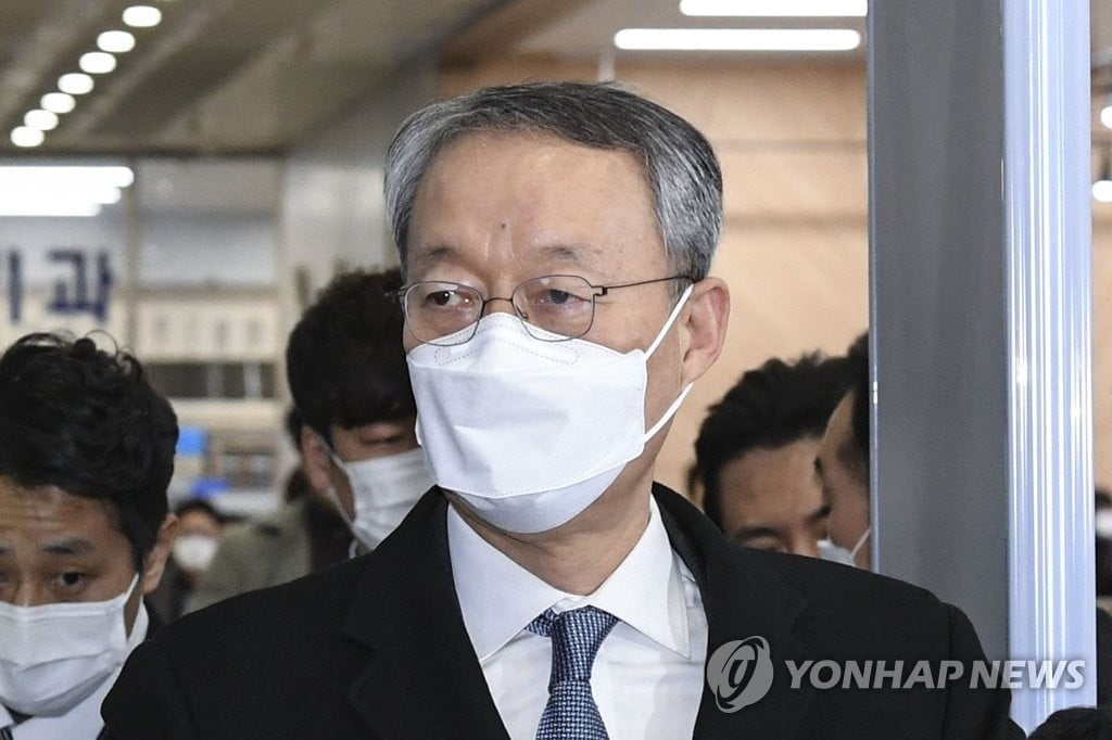 월성 원전 의혹, 백운규 전 장관 구속영장 기각…복병 만난 靑 수사