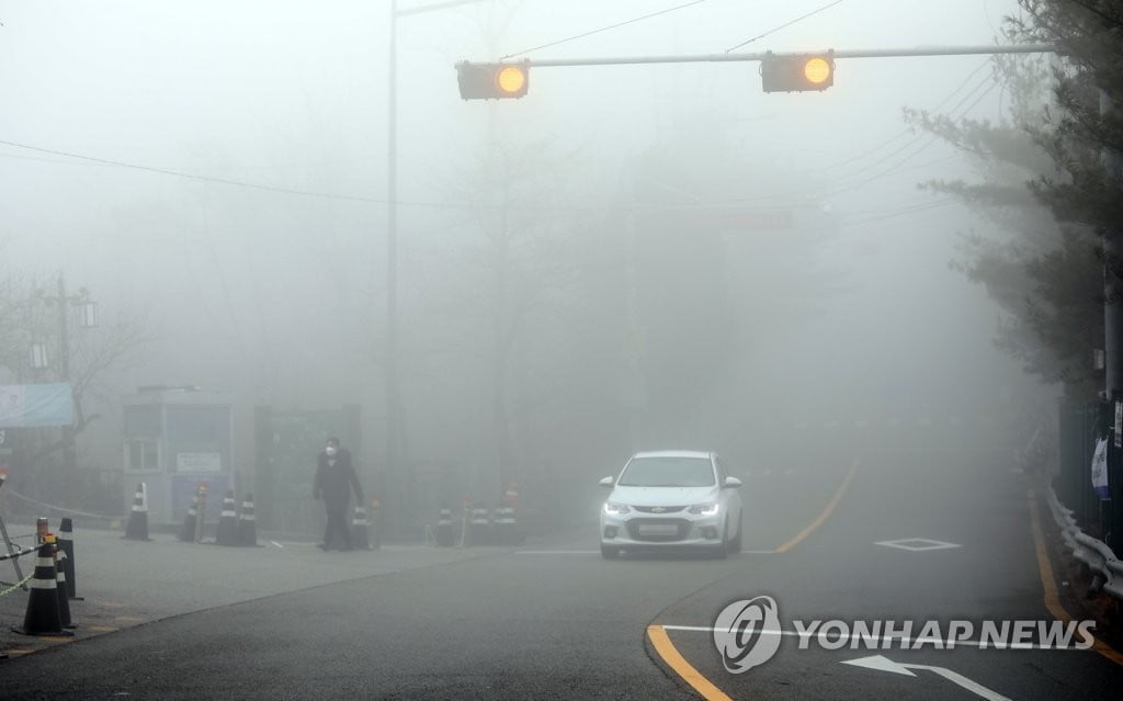 설 연휴 첫날, 전국 맑고 포근…아침까지 답답한 시야