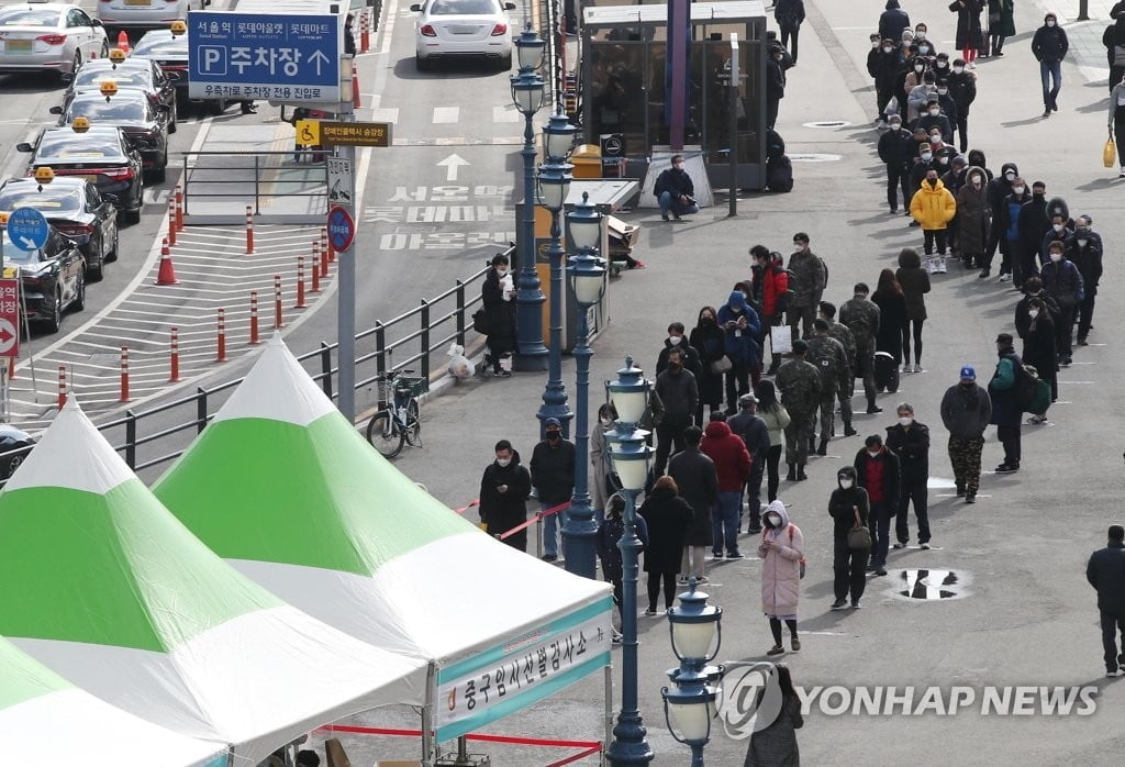 전국 재확산 우려…수도권 이어 비수도권도 세 자릿수