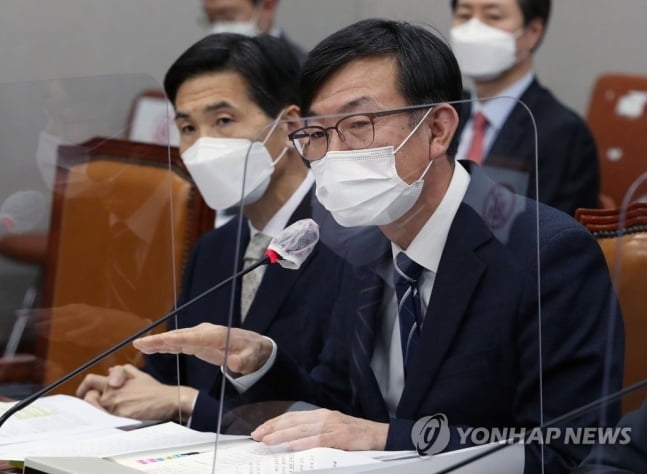 `가덕신공항` 국토부가 반대?…김상조 "이견 없이 지원"