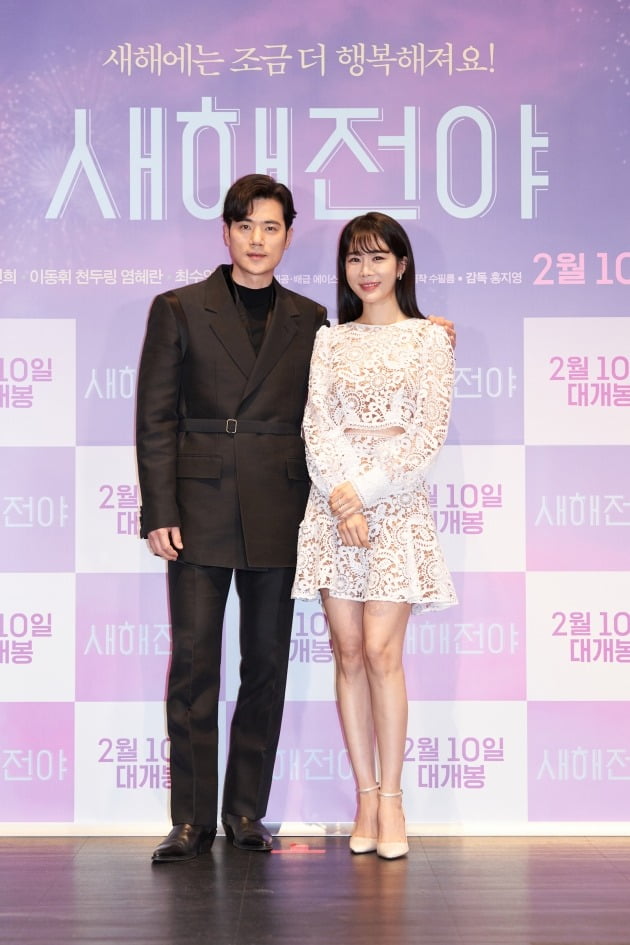 배우 김강우(왼쪽), 유인나가 영화 '새해전야'의 언론시사회에 참석했다. / 사진제공=에이스메이커무비웍스