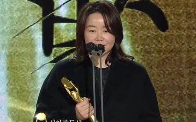 [2021 청룡영화제] '소리도 없이' 홍의정 신인감독상 "유재명·유아인 덕분"