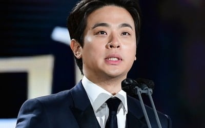 '2021 청룡영화제' 박정민, 故 박지선 생각에 붉어진 눈시울 "안부 물어주던 친구"