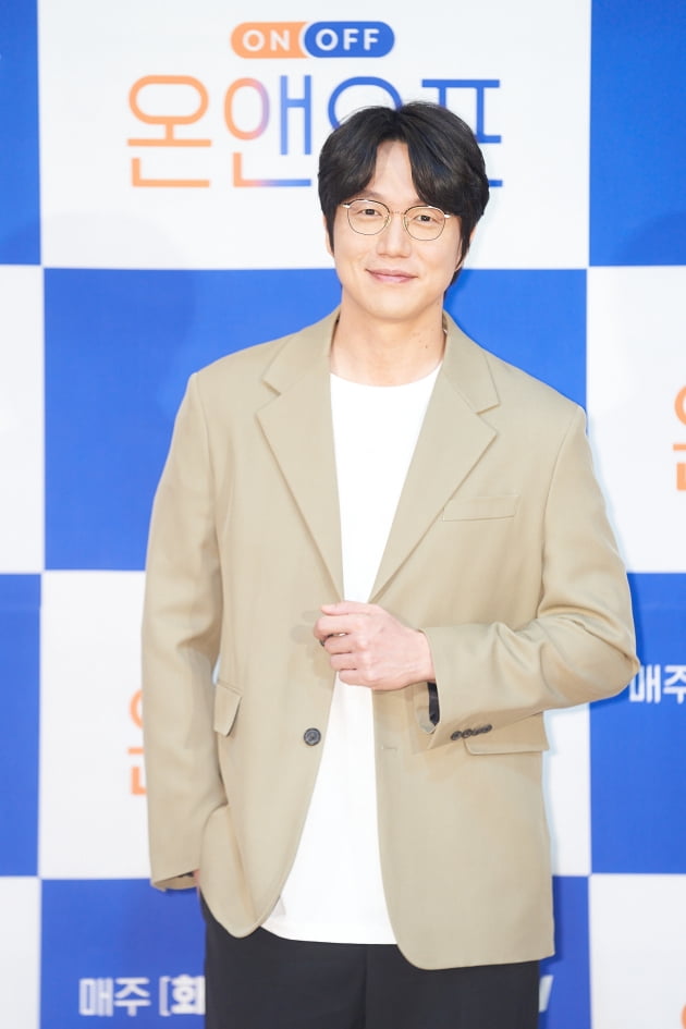 가수 성시경이 15일 오전 온라인 생중계된 tvN 새 예능 '온앤오프' 제작발표회에 참석했다. /사진제공=tvN