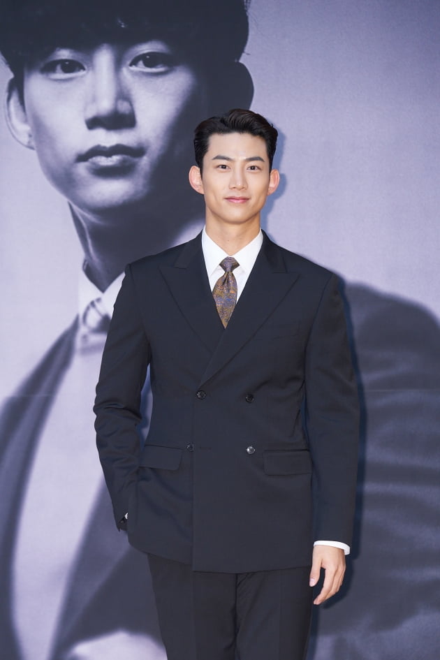 옥택연은 '빈센조'에서 '제임스 본드'가 되고 싶은 해외파 인턴 변호사 장준우로 분한다. /사진제공=tvN