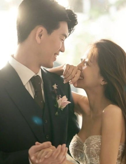 Seo Ji-hye’s best friend Shim Ji-yu’s marriage announcement |  Ten Asia