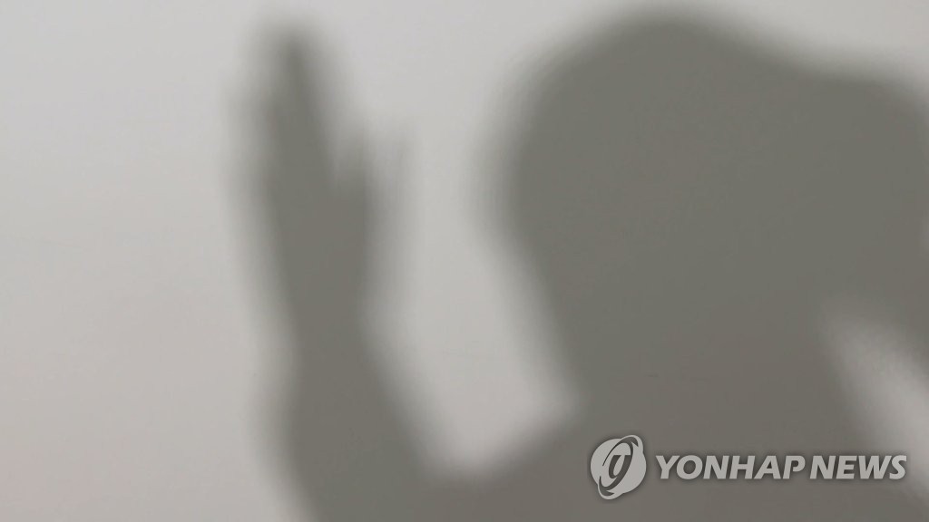 '찬물 욕조'서 장애 의붓아들 숨지게 한 계모…징역 12년