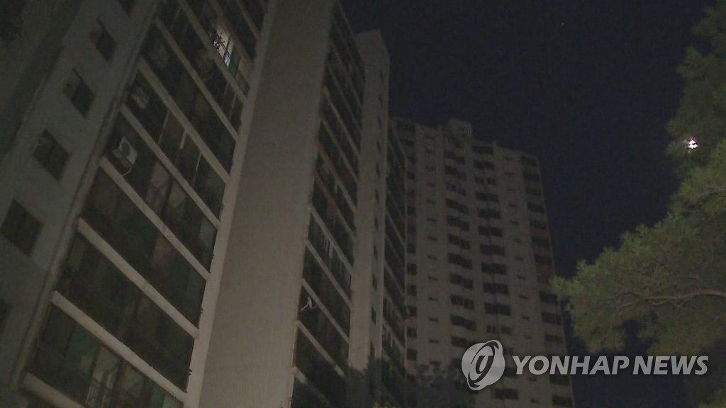 서울 신도림 일대 아파트 900여세대 정전…복구 중