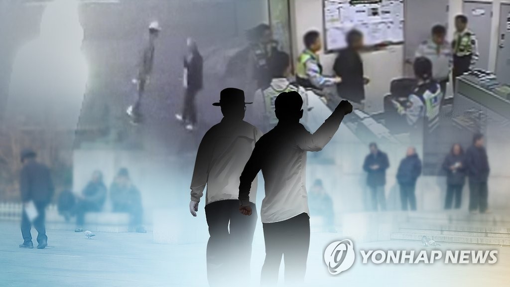 "왜 쳐다봐"…시장 골목에서 60대 행인 때린 30대 구속