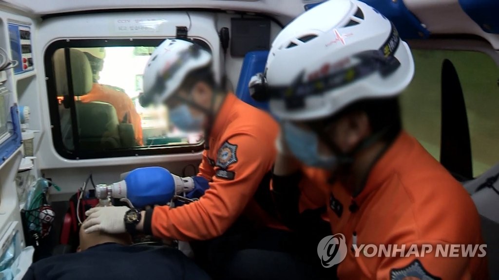 인천서 승용차가 중앙분리대 들이받아…30대 운전자 중상