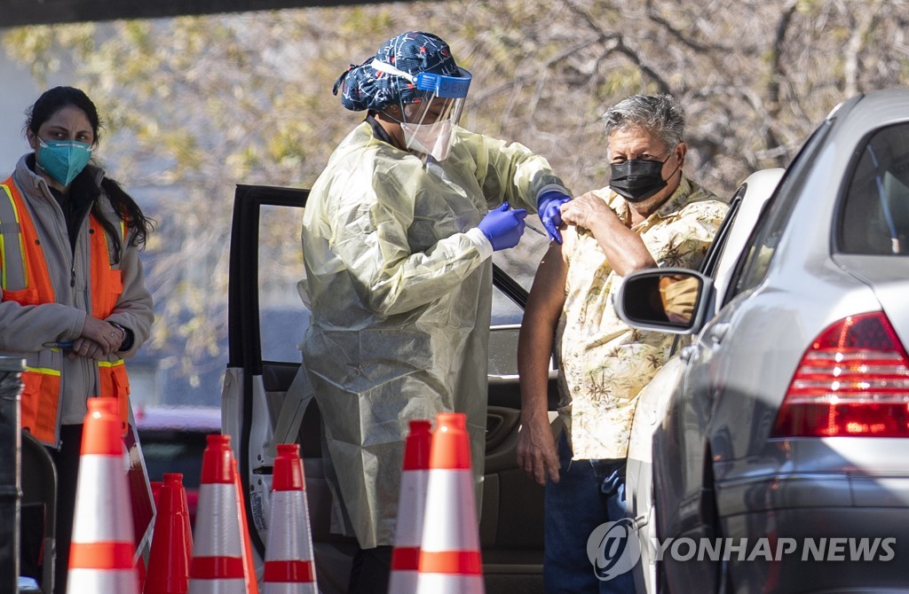 판사, 피트니스강사, 병원 이사까지…미국서 '백신 새치기' 기승